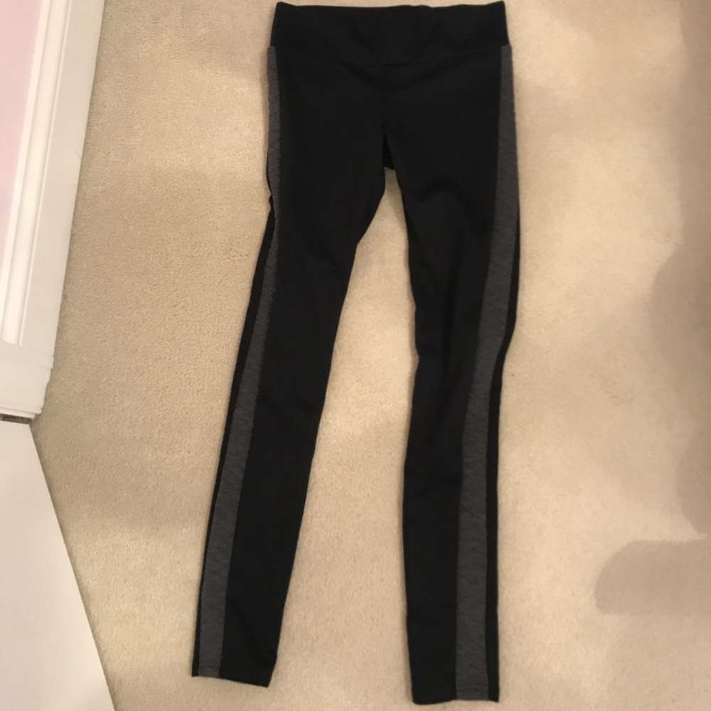 Black leggings with gray side stripe
